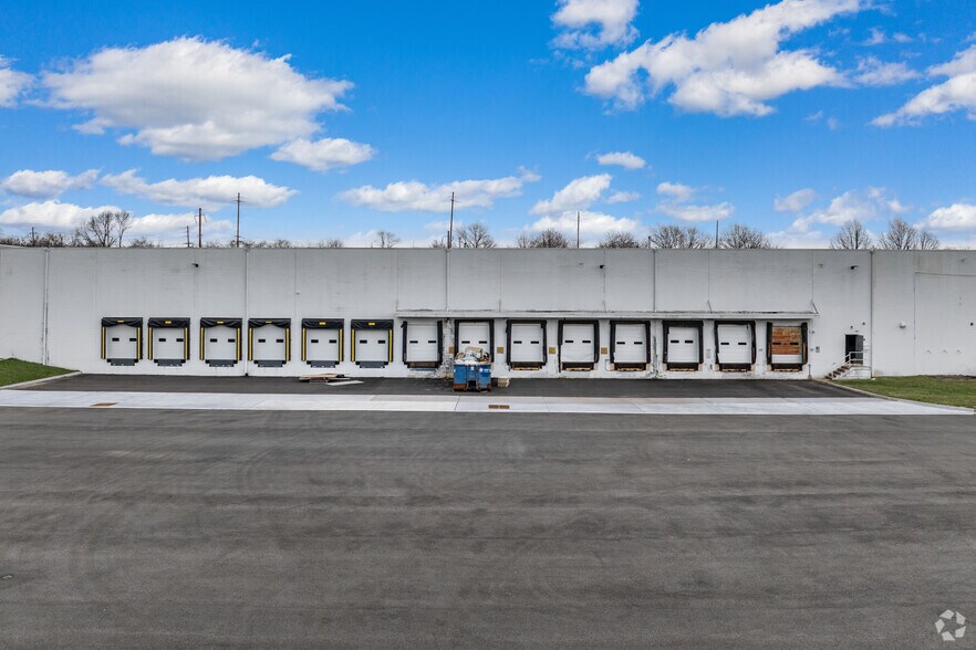 138 Georges Rd, Dayton, NJ à louer - Photo de l’immeuble – Image 3 sur 6