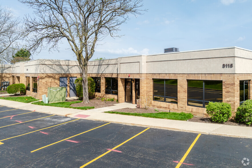 3115 N Wilke Rd, Arlington Heights, IL à vendre - Photo principale – Image 1 sur 4