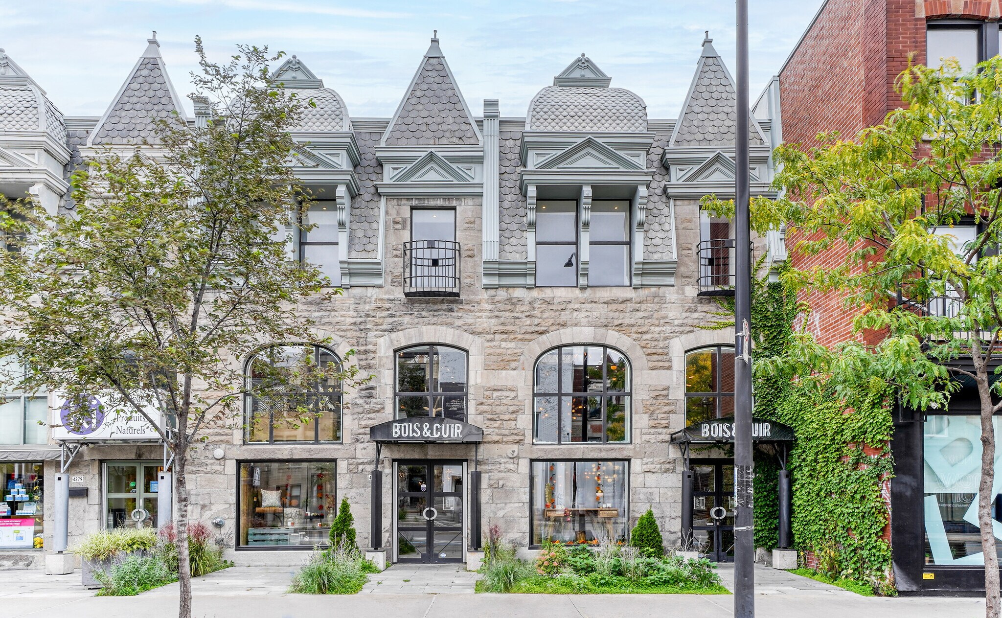 4271-4275 Rue Saint-Denis, Montréal, QC à louer Photo de l’immeuble– Image 1 sur 6