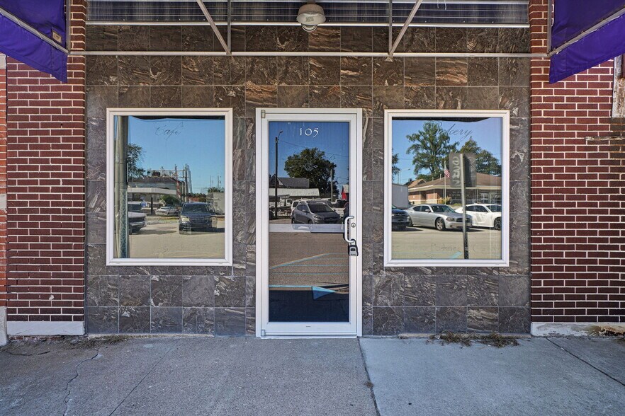 105 McCreary St, Fort Branch, IN à vendre - Photo de l’immeuble – Image 2 sur 24