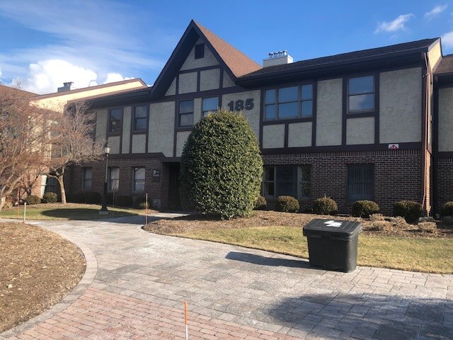 185 Fairfield Ave, West Caldwell, NJ à louer - Photo de l’immeuble – Image 3 sur 5