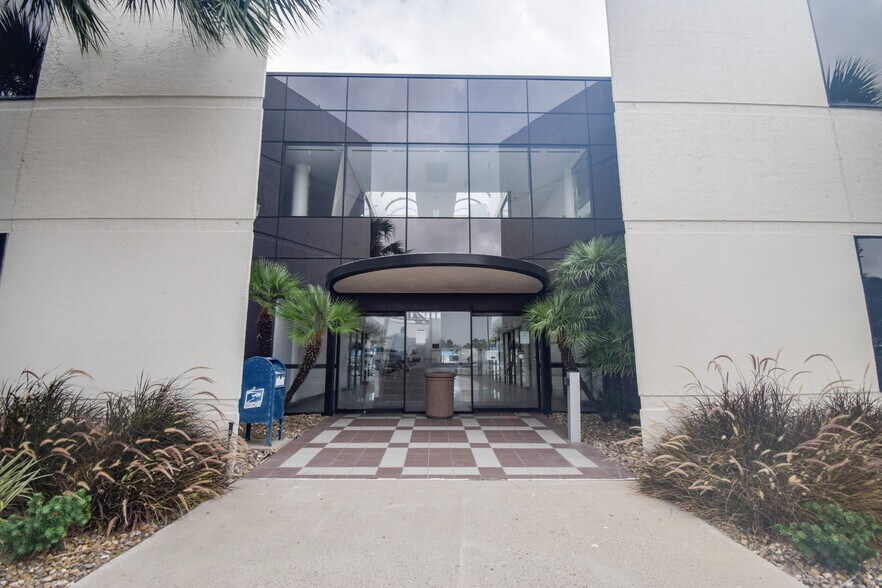 5402 S Staples St, Corpus Christi, TX à louer - Photo de l’immeuble – Image 2 sur 13