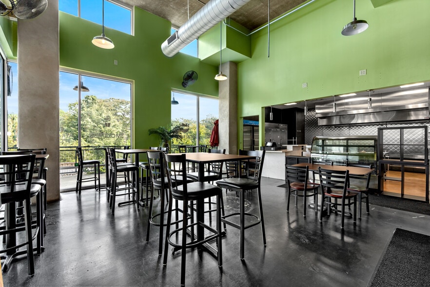 423 Blue Star, San Antonio, TX à louer - Photo principale – Image 1 sur 94