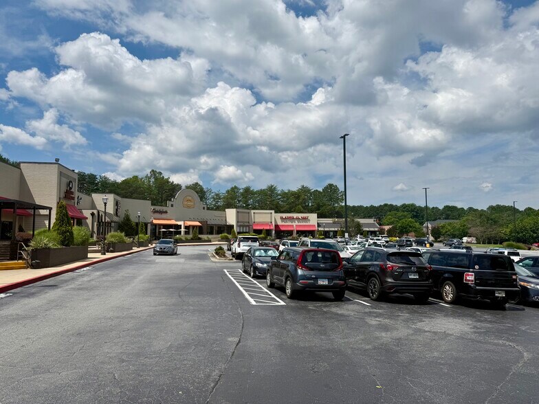 2700 Town Center Dr, Marietta, GA à louer - Photo de l’immeuble – Image 2 sur 25