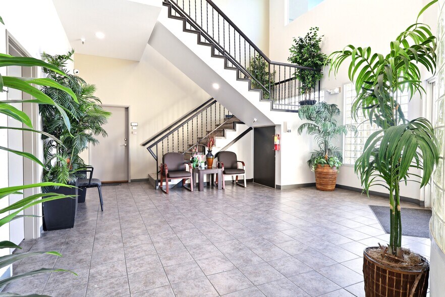 15490 Civic Dr, Victorville, CA à vendre - Photo de l’immeuble – Image 3 sur 14