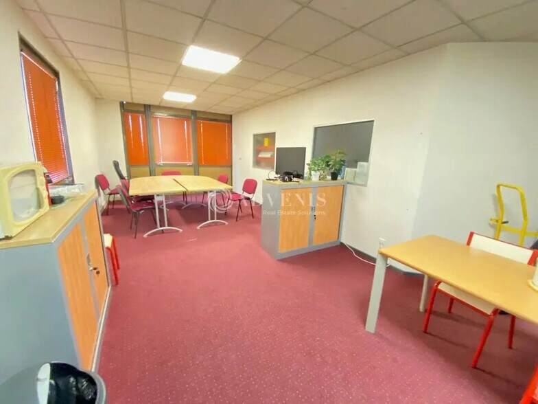Bureau dans Croissy-Beaubourg à vendre - Photo de l’immeuble – Image 2 sur 4