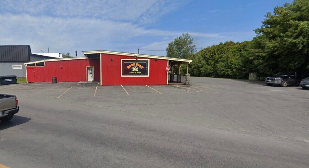 289 Cornelia St, Plattsburgh, NY à vendre - Photo de l’immeuble – Image 1 sur 4
