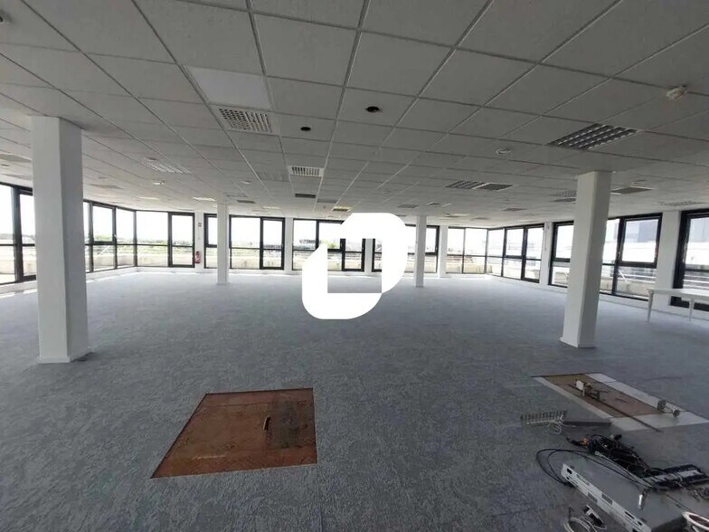 Bureau dans Guyancourt à louer - Photo de l’immeuble – Image 3 sur 8