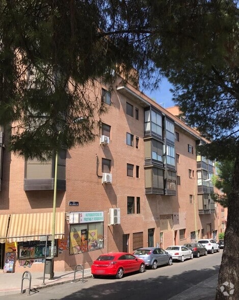 Immeuble residentiel dans Madrid, Madrid à vendre - Photo principale – Image 1 sur 1