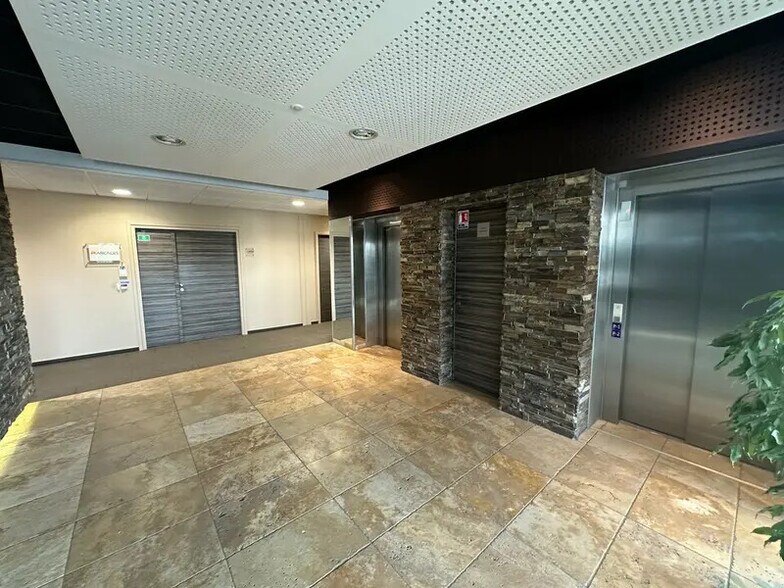 Bureau dans Schiltigheim à louer - Hall d’entrée – Image 2 sur 9