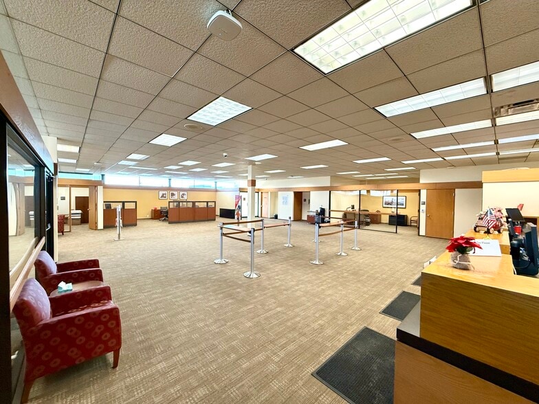 3910 Lincoln Way, Ames, IA à vendre - Photo intérieure – Image 2 sur 6