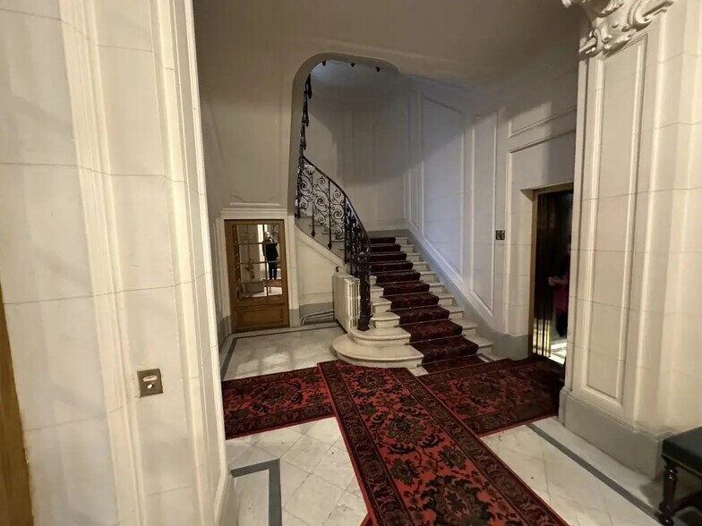 199 Bis Boulevard Saint-Germain, Paris à vendre - Photo de l’immeuble – Image 3 sur 5