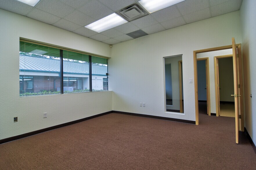 4500 140th Ave N, Clearwater, FL à louer - Photo intérieure – Image 3 sur 32