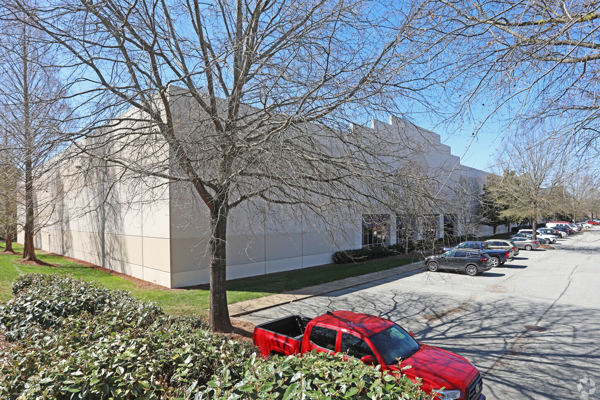 651 Brigham Rd, Greensboro, NC à louer Photo de l’immeuble– Image 1 sur 12