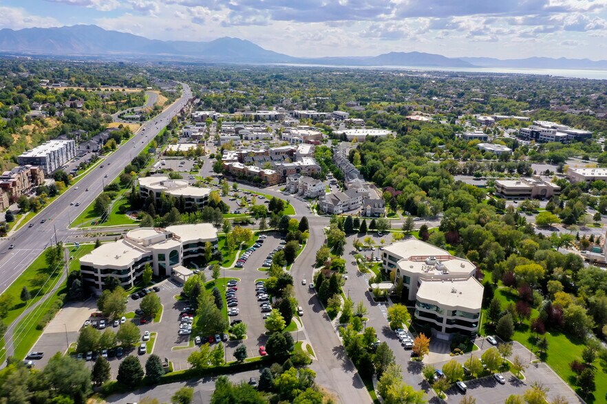 Riverwoods Business Park portefeuille de 3 biens à vendre sur LoopNet.fr - Aérien – Image 2 sur 17