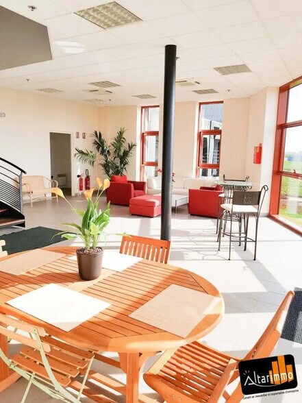 Bureau dans Vernouillet à louer - Photo de l’immeuble – Image 1 sur 4