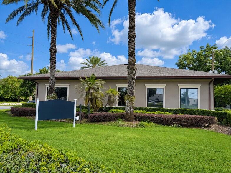 6211 Edgewater Dr, Orlando, FL à louer - Photo de l’immeuble – Image 2 sur 7