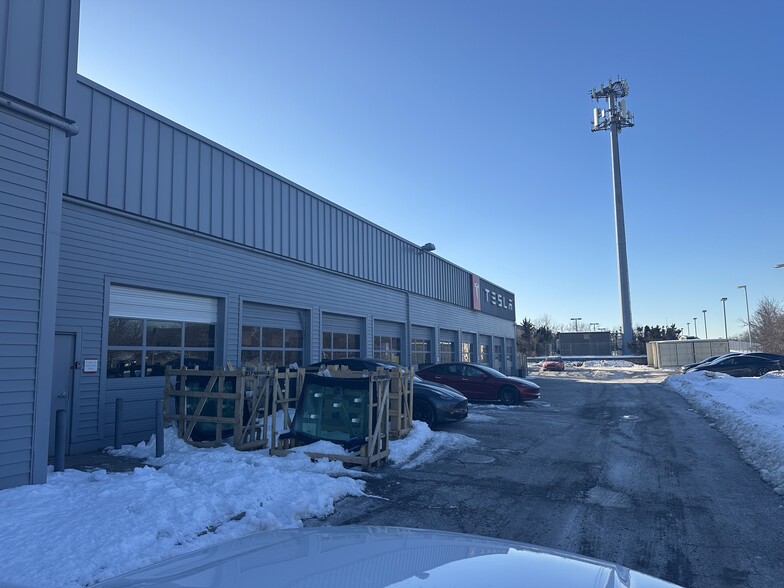 9111 Blue Ash Rd, Cincinnati, OH à louer - Photo de l’immeuble – Image 3 sur 5