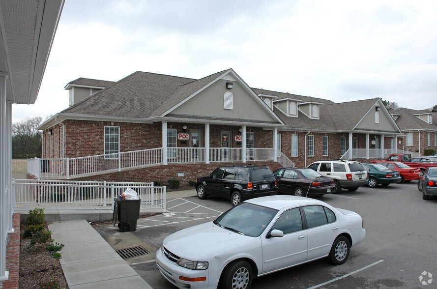 435 Nissan Dr, Smyrna, TN à louer - Photo de l’immeuble – Image 2 sur 11