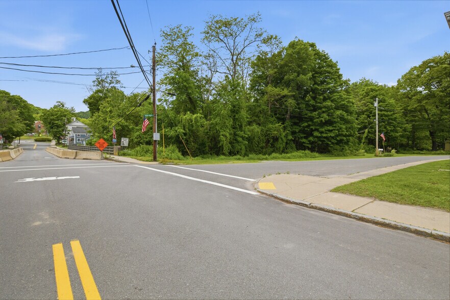 0 Main st, Chester, MA à louer - Photo de l’immeuble – Image 3 sur 6