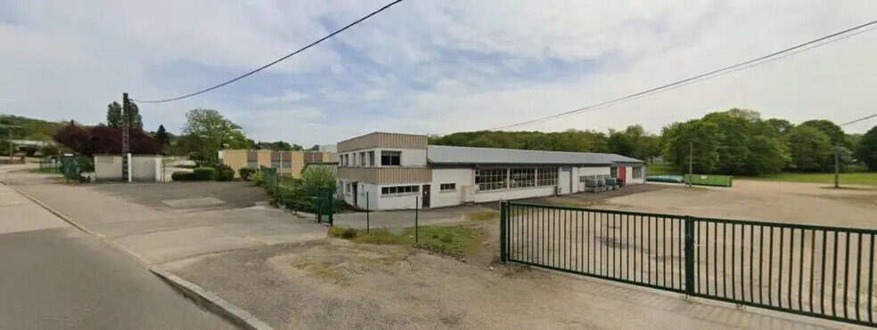 Local d’activités dans Pirey à louer - Photo de l’immeuble – Image 1 sur 12