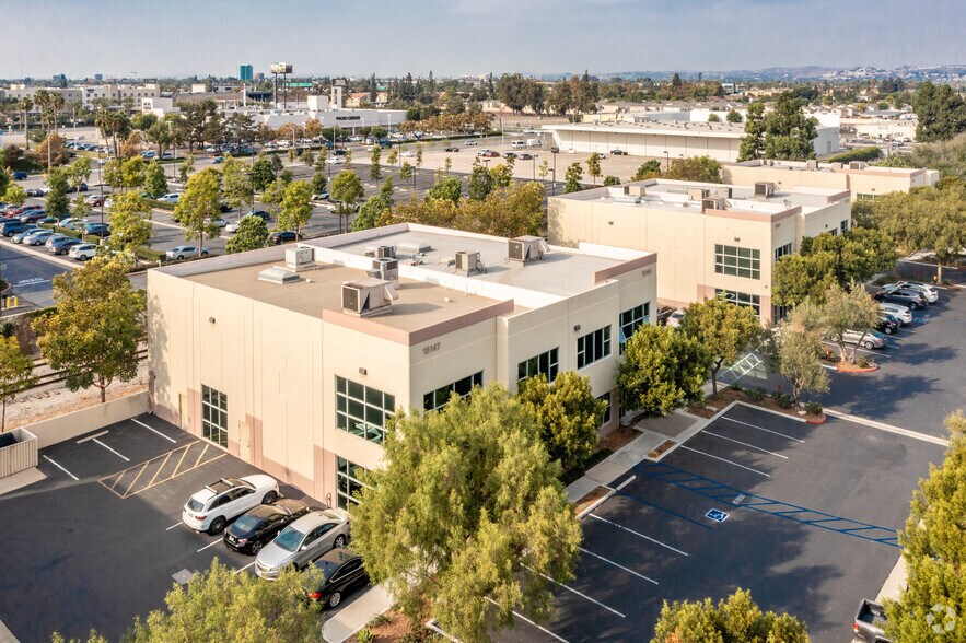 15147 Woodlawn Ave, Tustin, CA à louer - Photo de l’immeuble – Image 2 sur 5