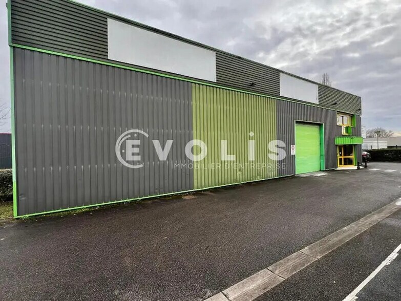 Local d’activités dans Étréchy à louer - Photo de l’immeuble – Image 1 sur 7