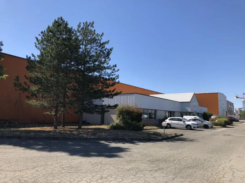 Local d’activités dans Tournefeuille à louer - Photo de l’immeuble – Image 3 sur 13
