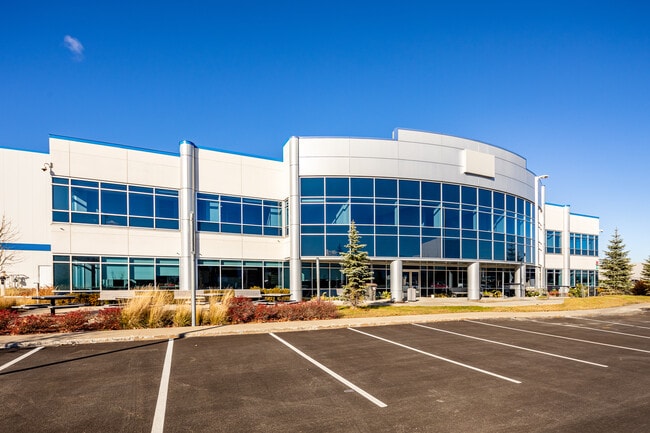 Plus de détails pour 4915 Rue Louis B Mayer, Laval, QC - Bureau, Industriel/Logistique à louer