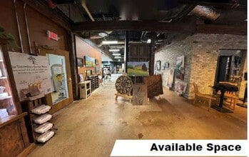 100 S 1st St, Mount Horeb, WI à vendre Photo intérieure– Image 2 sur 4