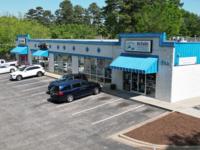 2821 Spring Forest Rd, Raleigh, NC à vendre - Photo de l’immeuble – Image 3 sur 9