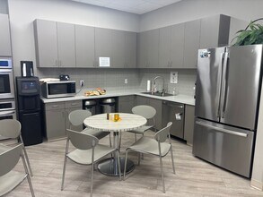 100 Connemara Dr, Cary, NC à louer Photo intérieure– Image 2 sur 11