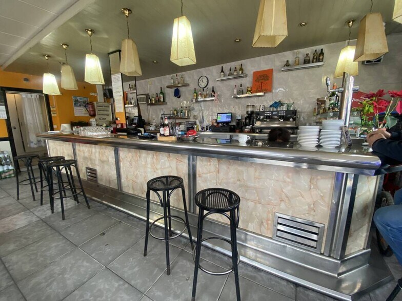 Local commercial dans L'Hospitalet de Llobregat, Barcelona à louer - Photo principale – Image 1 sur 2
