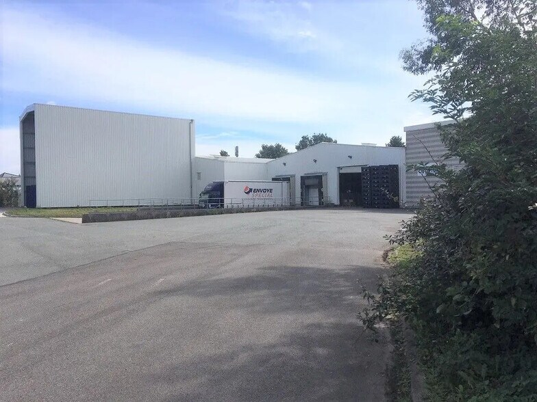 Local d’activités dans Ruitz à louer - Photo de l’immeuble – Image 1 sur 15