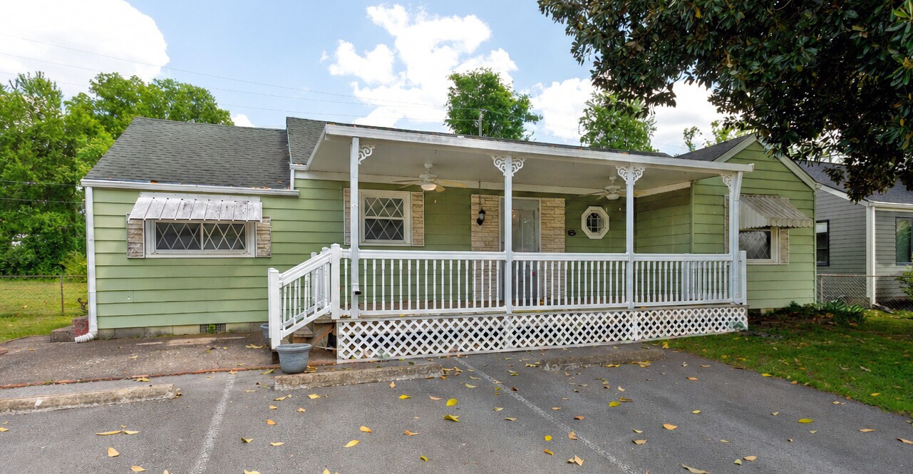 420 E Iris Dr, Nashville, TN à vendre Photo principale– Image 1 sur 11