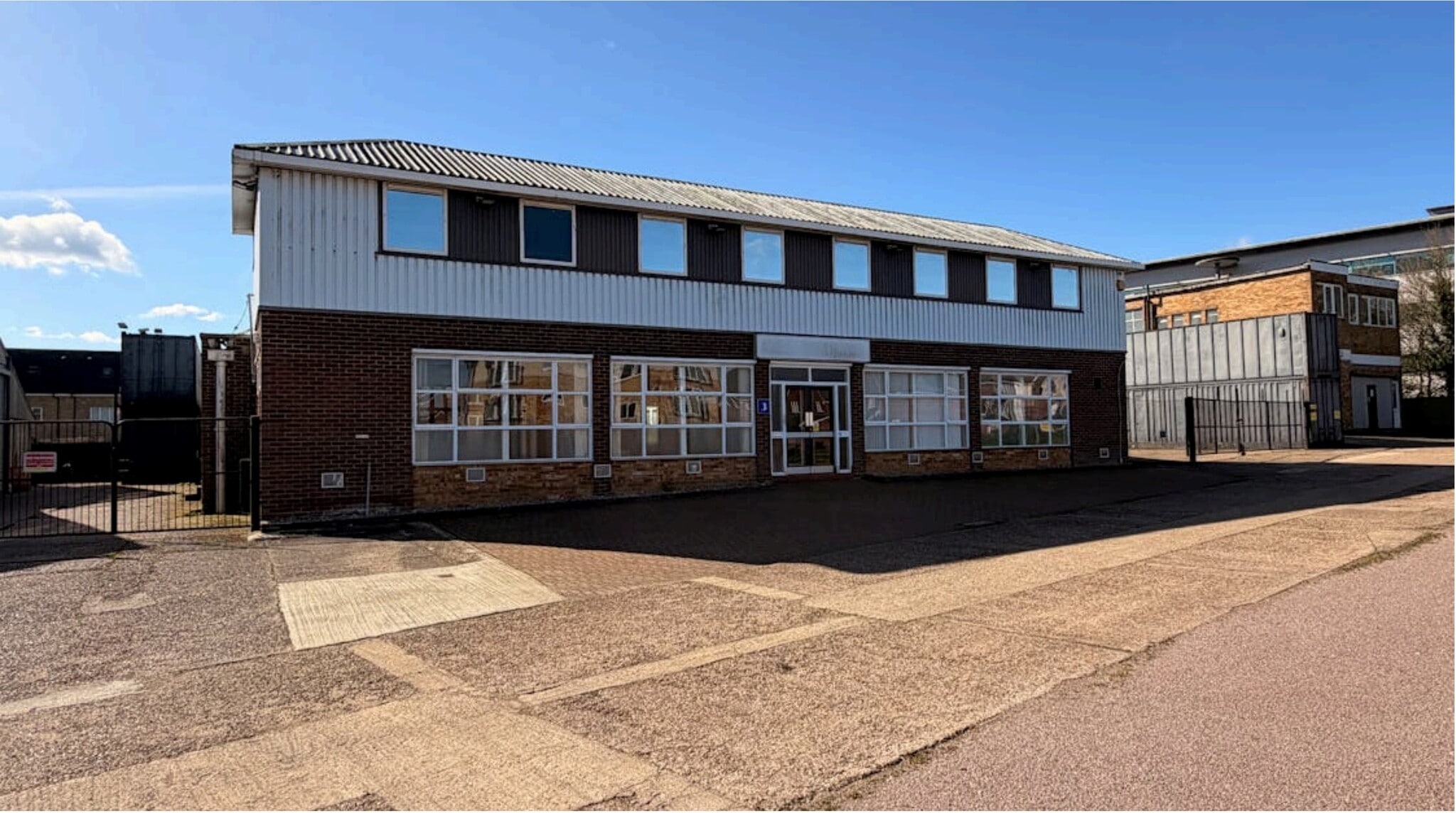 Hill Farm Av, Watford à louer Photo de l’immeuble– Image 1 sur 7