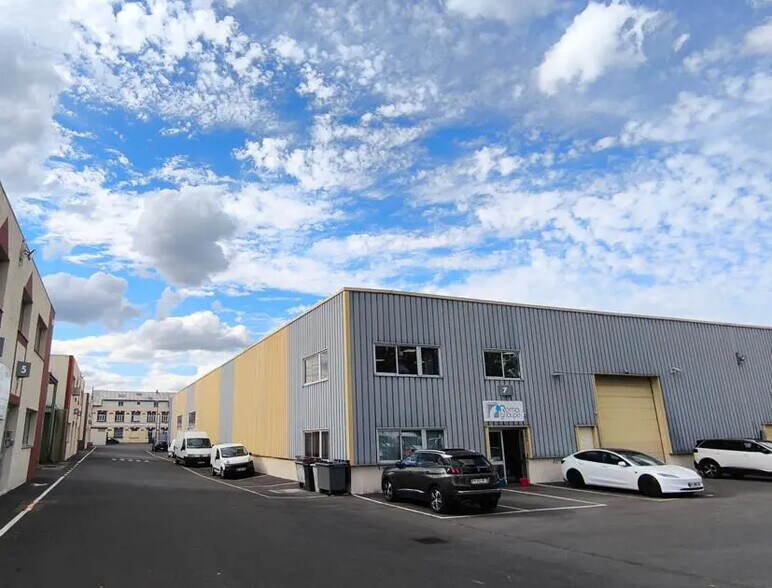 Industriel/Logistique dans Bezons à louer - Photo de l’immeuble – Image 1 sur 14