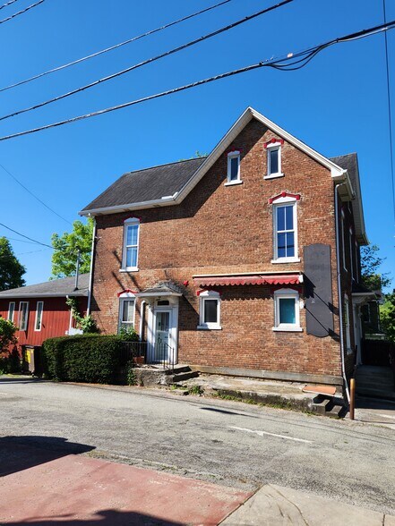 108 S Market St, Ligonier Township, PA à vendre - Photo de l’immeuble – Image 2 sur 13
