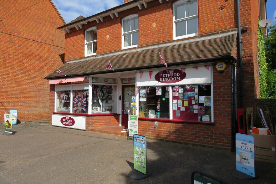 High St, Hartley Wintney à louer - Photo de l’immeuble – Image 2 sur 4