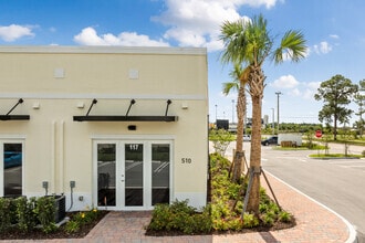 500-510 NW  Peacock Boulevard, Port Saint Lucie, FL à louer Photo de l’immeuble– Image 2 sur 9