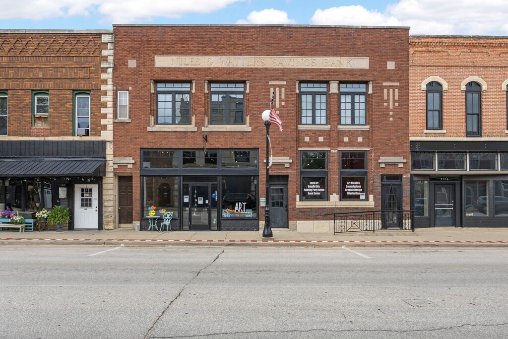 106 E Main St, Anamosa, IA à louer Photo principale– Image 1 sur 5