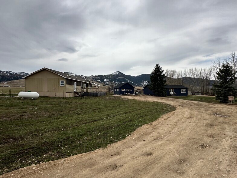 72652 Gallatin Rd, Gallatin Gateway, MT à vendre - Photo de l’immeuble – Image 3 sur 5