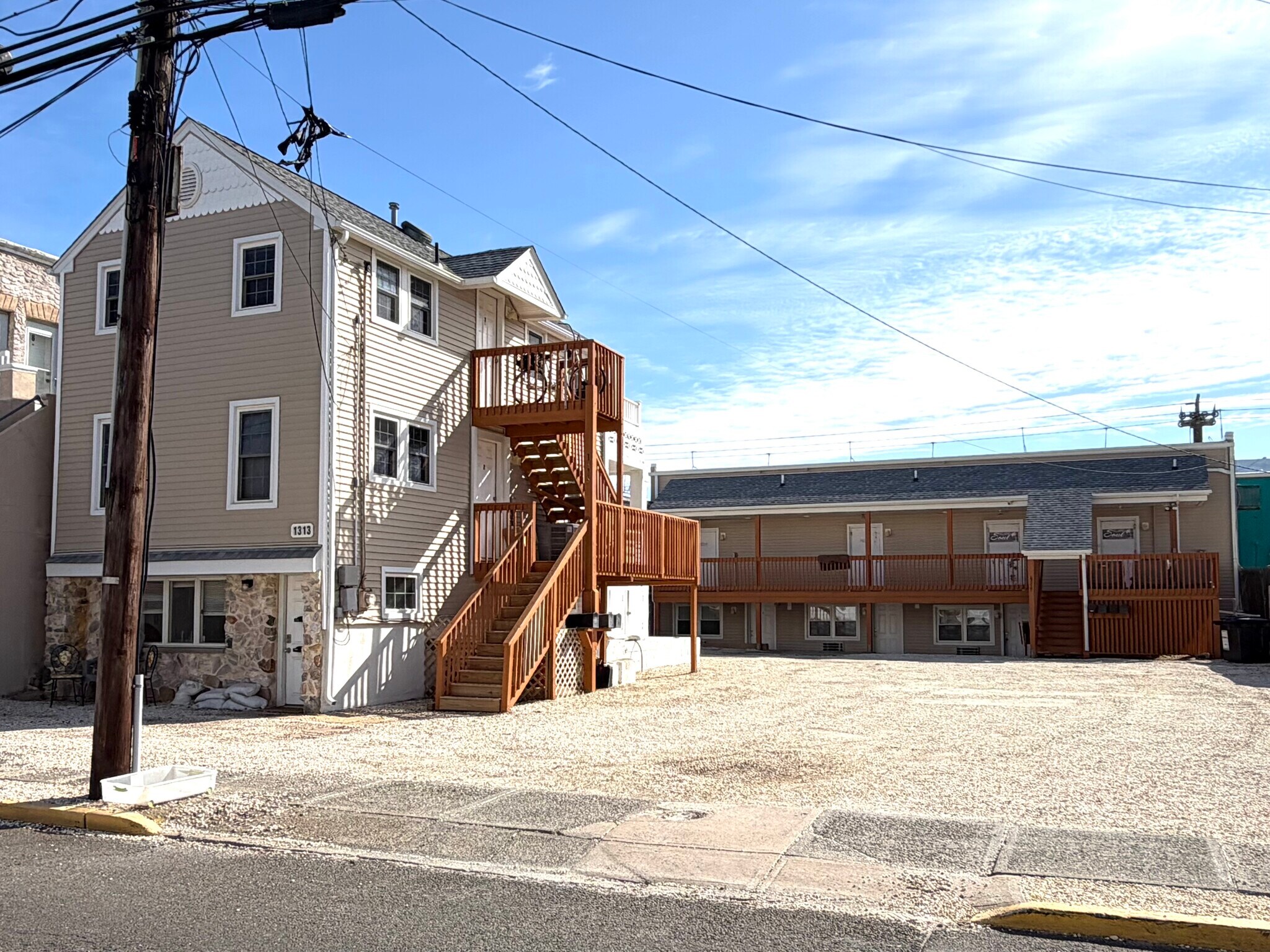 Ocean Front Prime Location portefeuille de 2 biens à vendre sur LoopNet.fr Photo principale– Image 1 sur 2