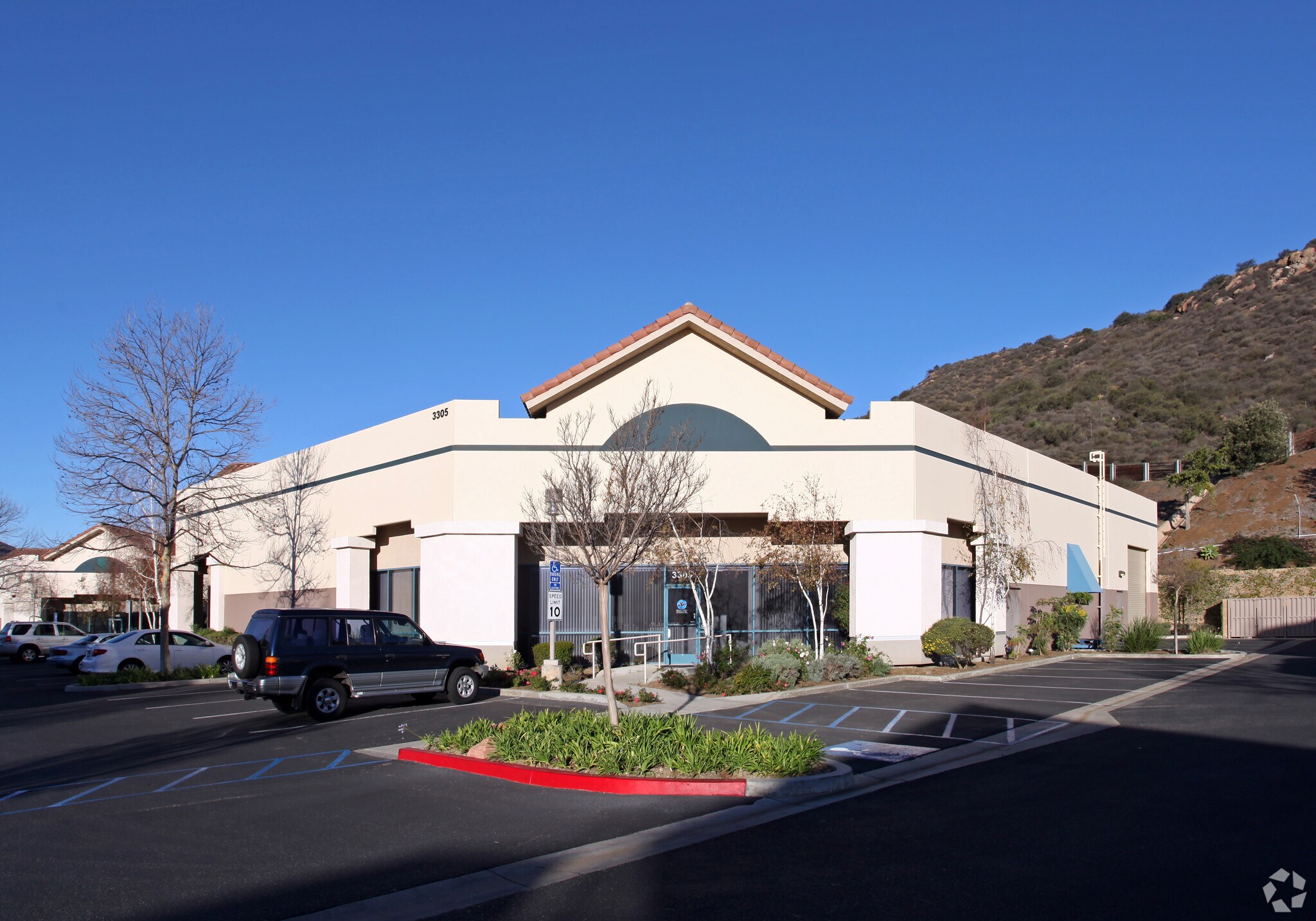 3305-3311 Grande Vista Dr, Newbury Park, CA à louer Photo principale– Image 1 sur 28