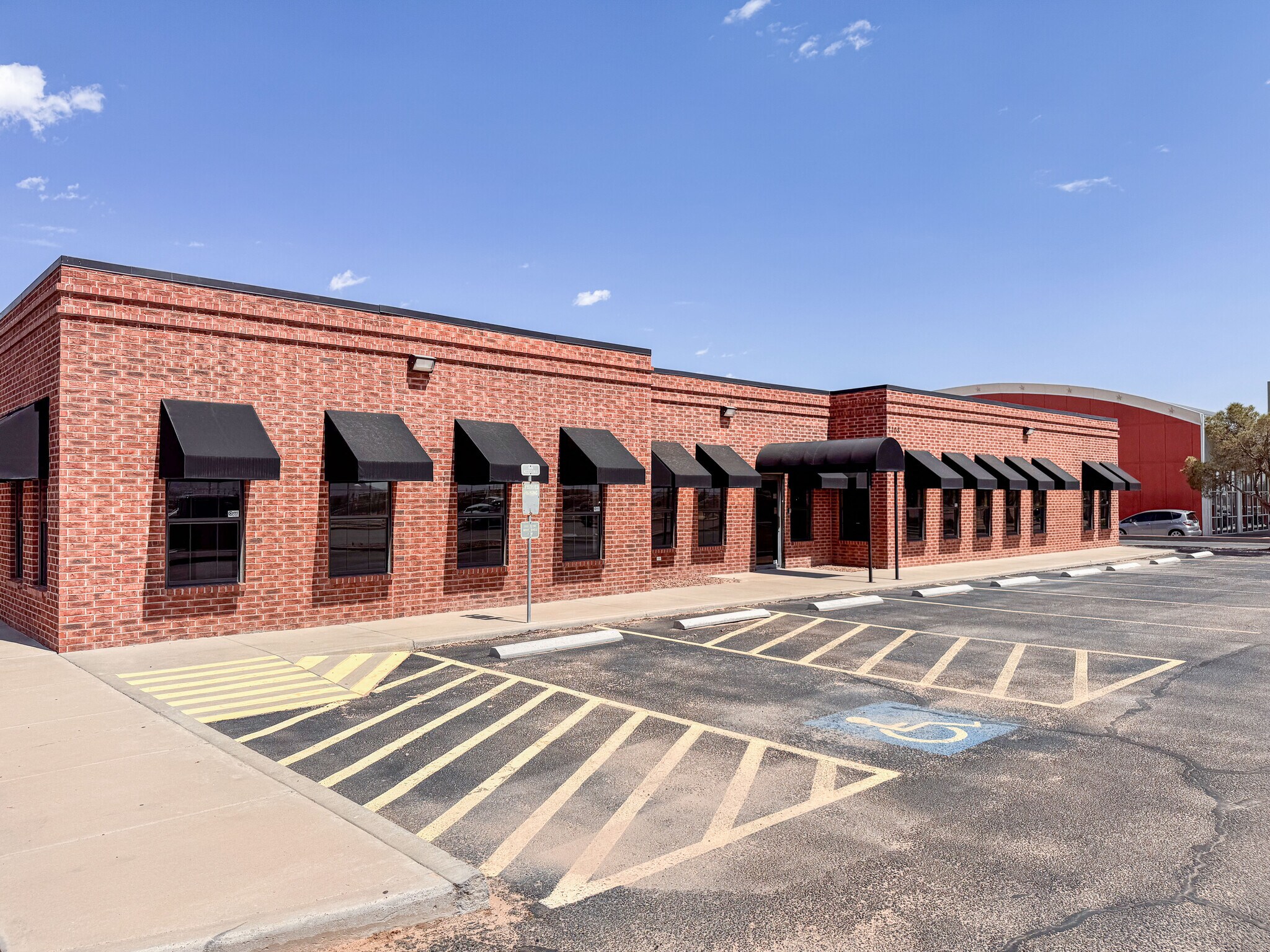 7108 Airport Rd, El Paso, TX à vendre Photo de l’immeuble– Image 1 sur 20