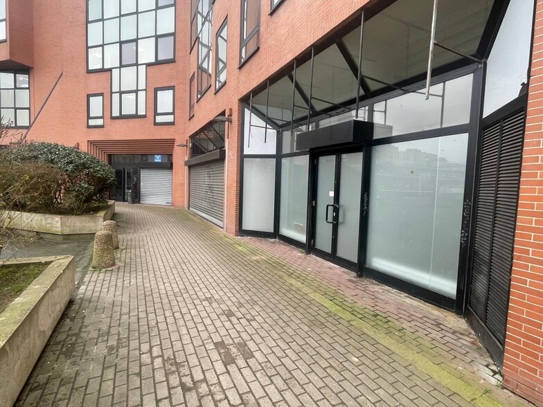 Local commercial dans Cergy à louer - Photo de l’immeuble – Image 2 sur 20