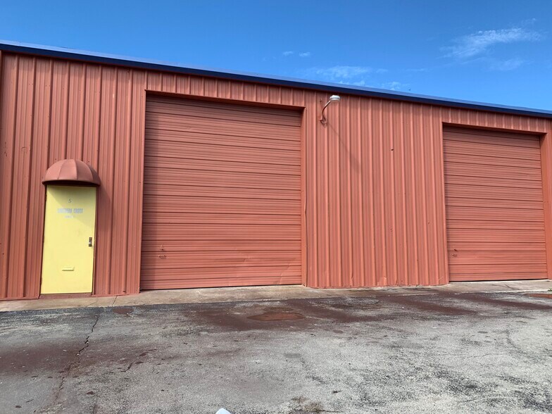 1109 Tamiami Trl, Port Charlotte, FL à louer - Photo de l’immeuble – Image 3 sur 6