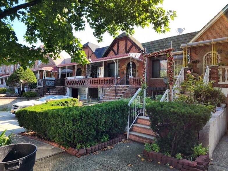 775 E 37th St, Brooklyn, NY à vendre - Photo de l’immeuble – Image 3 sur 5