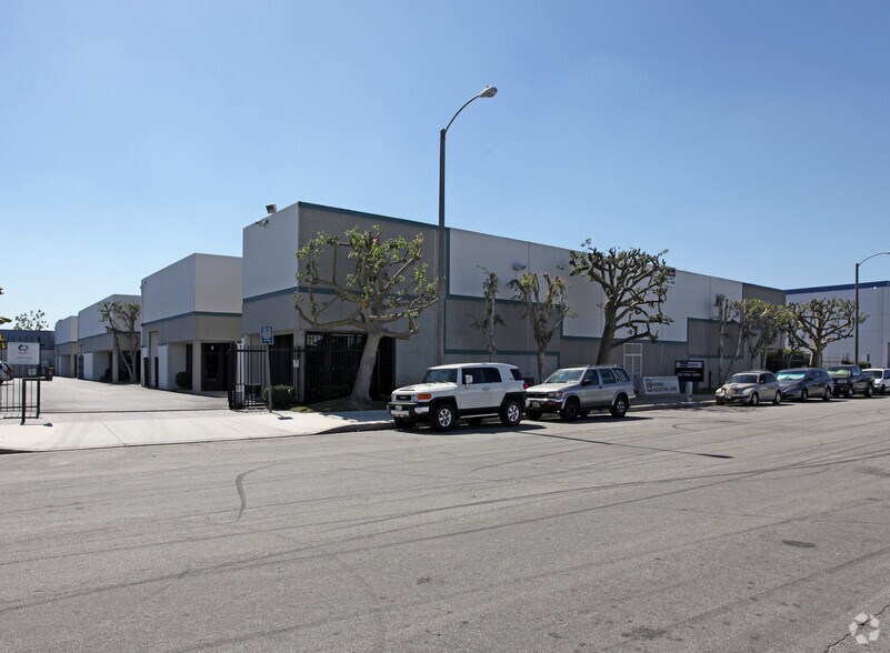 146 W 132nd St, Los Angeles, CA à louer - Photo de l’immeuble – Image 2 sur 8