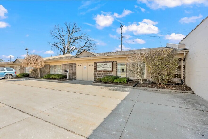 28018-28050 Harper Ave, Saint Clair Shores, MI à vendre - Photo de l’immeuble – Image 2 sur 12